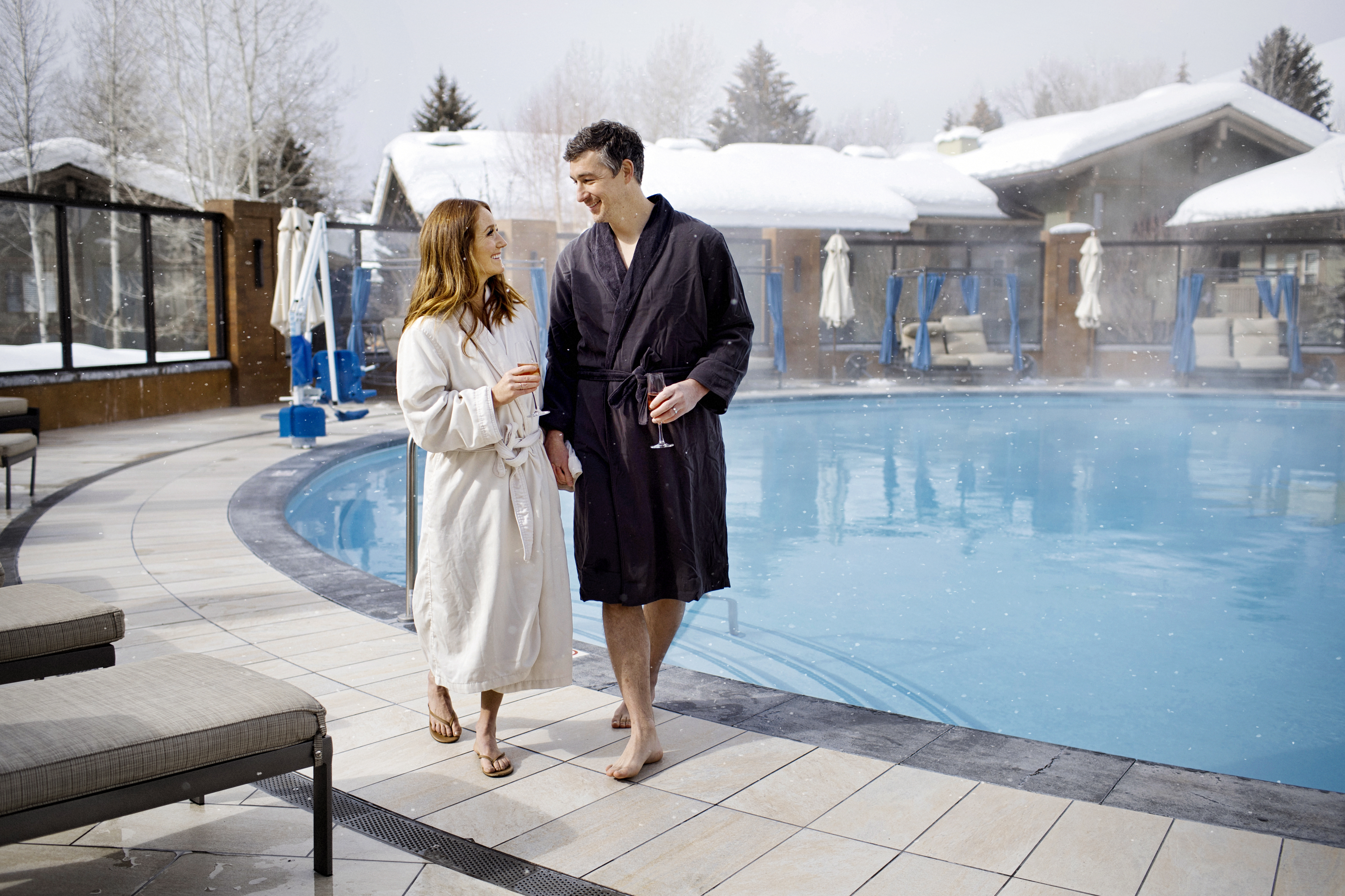 svr_lodgepool_swimming_couple_winter_2019_maybery_hillary_5